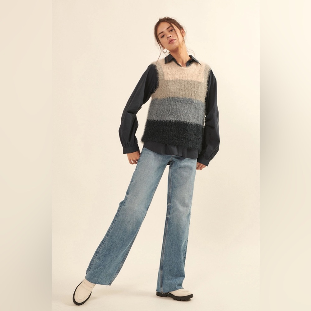 Furry Knit Colorblock Sweater Vest in Blue-Navy Size Large - Picture 4 of 10